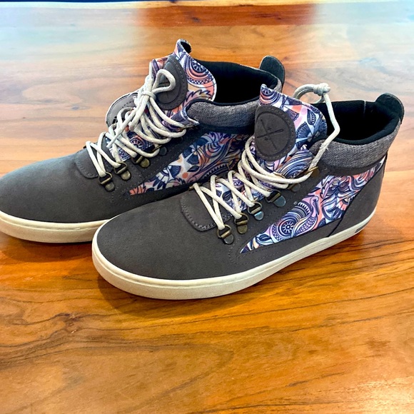 INKKAS Vegan camping boot US WOMENS Size 9/ US MENS size 7. Brand new never worn - Picture 1 of 9